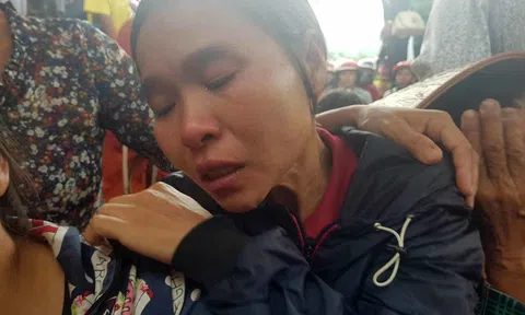 Chị gái khóc ngặt kể phút phát hiện gia đình em trai 4 người treo cổ